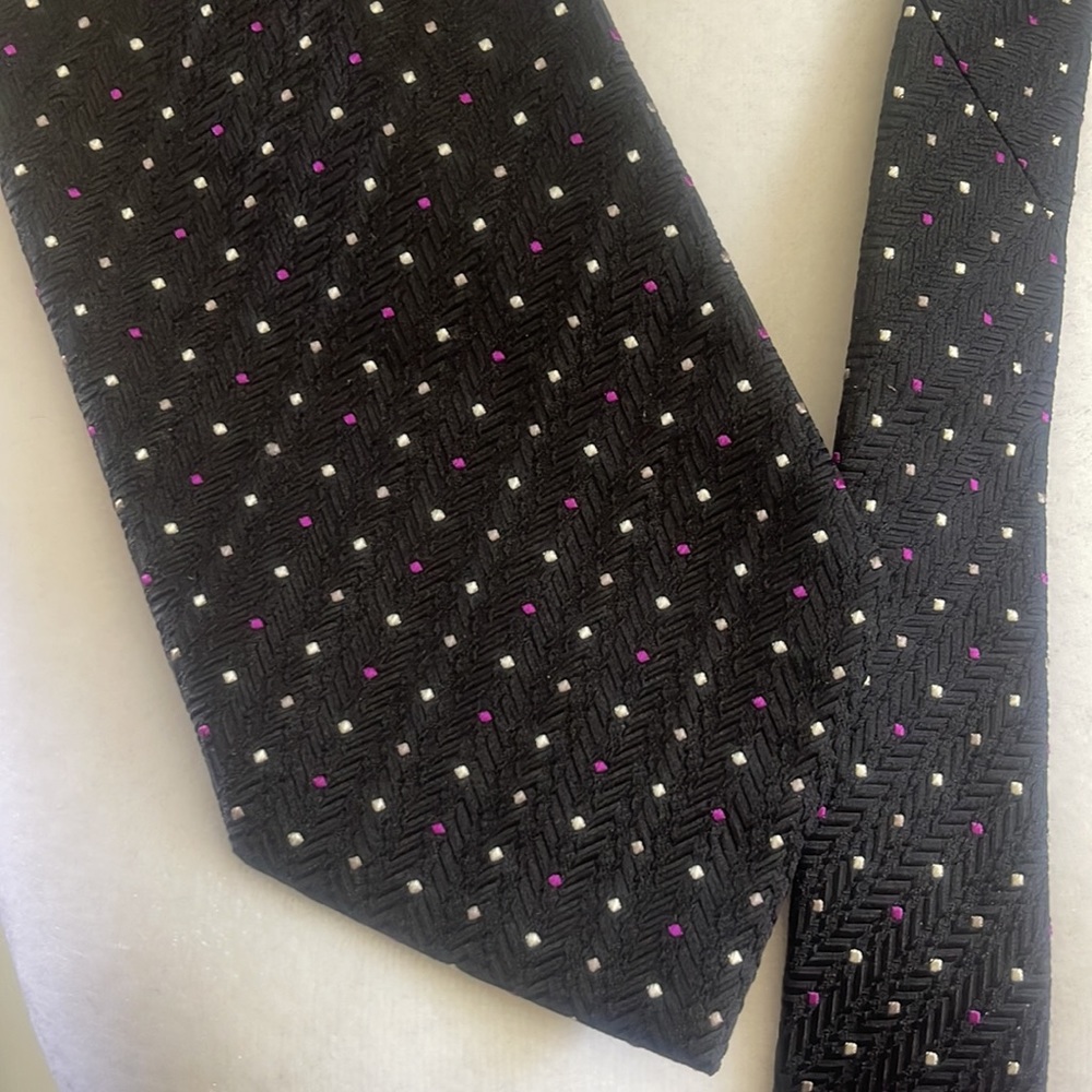 Saks tie.  💯 silk.  Brand new